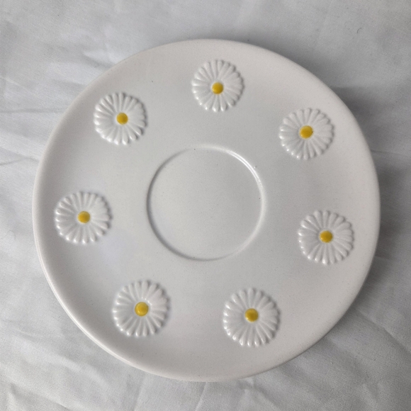 Bluebird & Willow Daisy Teacup & Saucer | Yellow Handle | Stoneware Spring - Picture 4 of 14